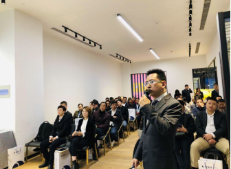 相舆科技CEO朱文廷：可以移动的墙插座——全球首款带灵活取电的玻璃隔断-设计中国
