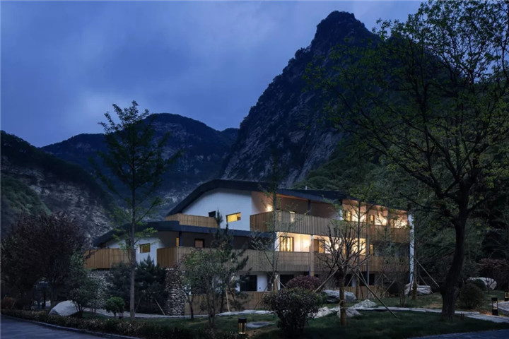 石头与木条改造的山谷酒店，这么美！-设计中国